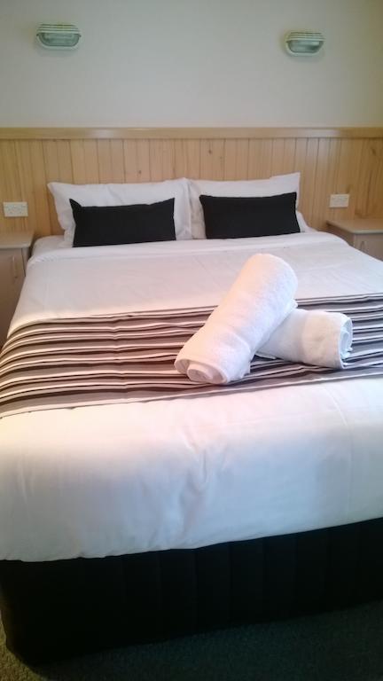 Canberra Carotel Motel Room photo