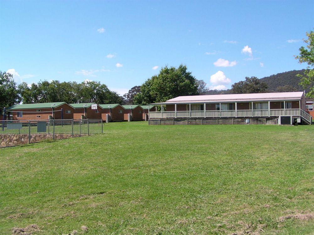 Canberra Carotel Motel Exterior photo
