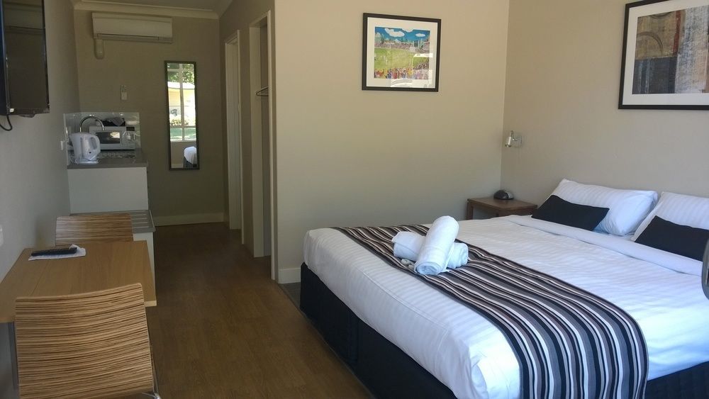 Canberra Carotel Motel Exterior photo
