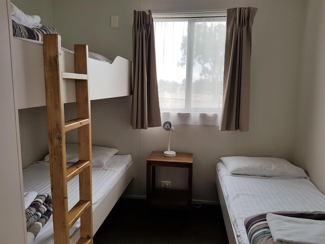 Canberra Carotel Motel Exterior photo