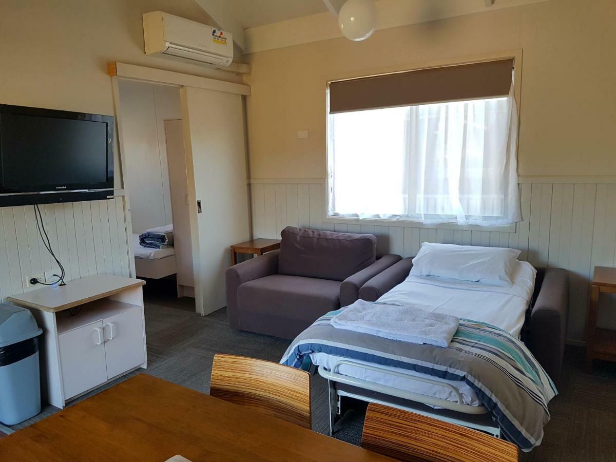 Canberra Carotel Motel Exterior photo